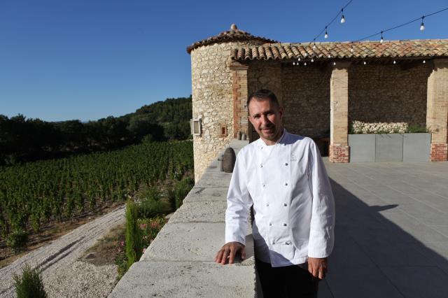 Avec Le Clos qui domine les vignes, Laurent Deconinck bénéficie d'un cadre qui valorise sa cuisine.