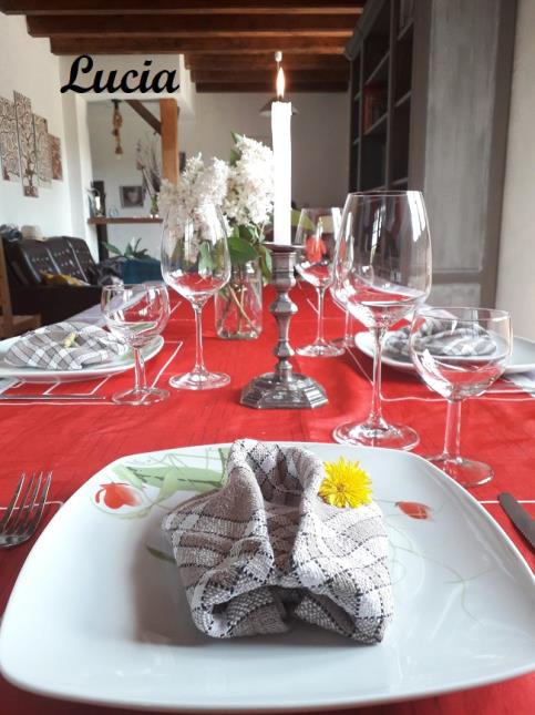 Dressage de table de Lucia