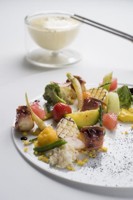 L'aïoli moderne, la plat signature de Christophe Bacquié, proposé à domicile
