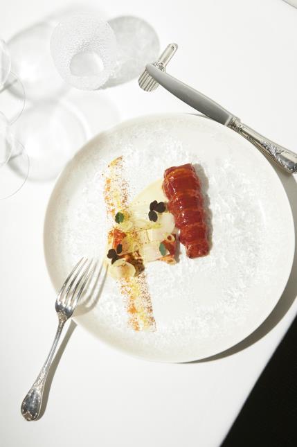 Homard de Bretagne, fenouil à l'orange, Sauce bourride, poudre d'agrumes