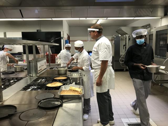Pratique cuisine avec application des règles de sécurité sanitaire
