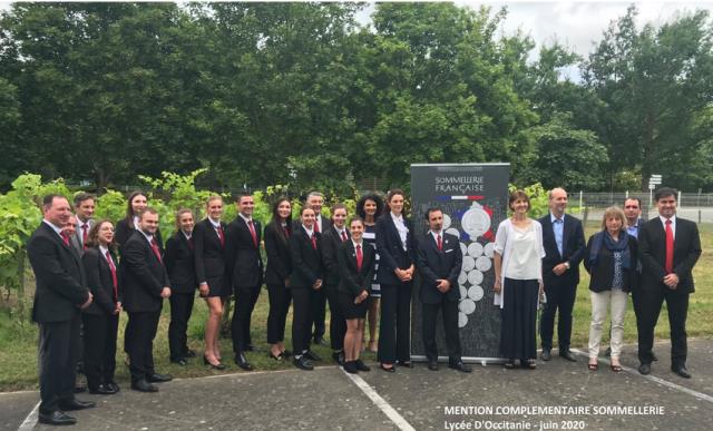Professeurs et élèves de la Mention Complémentaire Sommellerie du lycée hôtelier d'Occitanie
