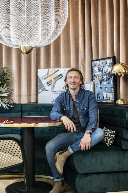 L'architecte d'intérieur Laurent Maugoust à l'hôtel Parisianer, à Paris (XIIe), dont il a signé déco et décor.