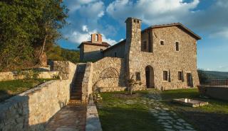 En Italie, l'Eremito est un ancien monastère sans accès wifi, ni téléphone, qui impose le silence...