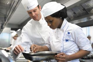 Chef Patrick Caals avec étudiants