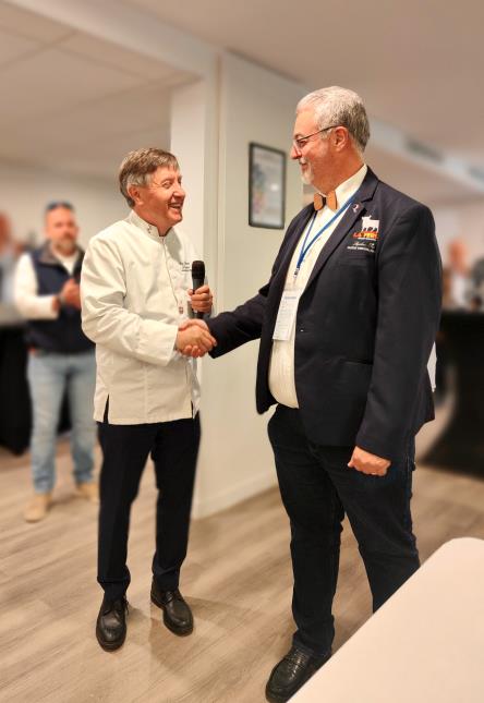 Passage de relais entre Alain Fontaine et Stéphan Pey, le 8 juin au siège de la Mudetaf, à Paris. 