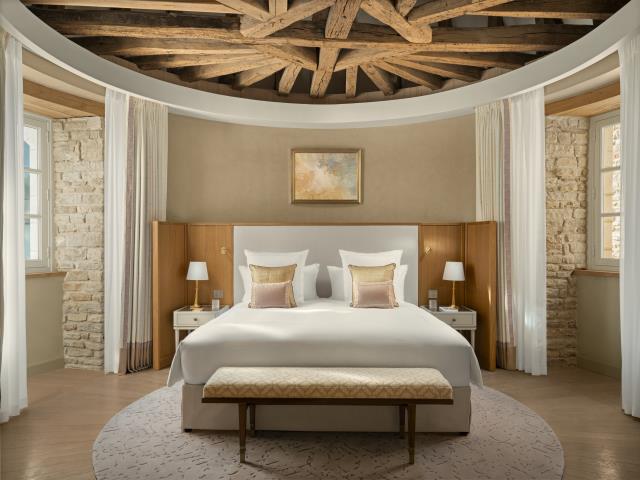 Une chambre du Château la Commaraine, à Pommard. 