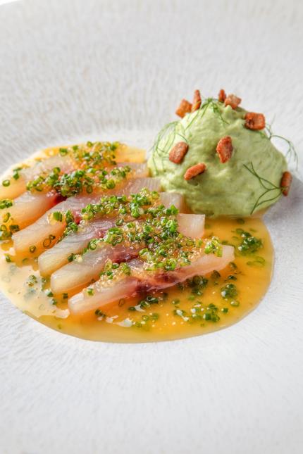 Féra du Léman fumée par nos soins et marinée à la pomme, crémeux de fenouil et crozets...