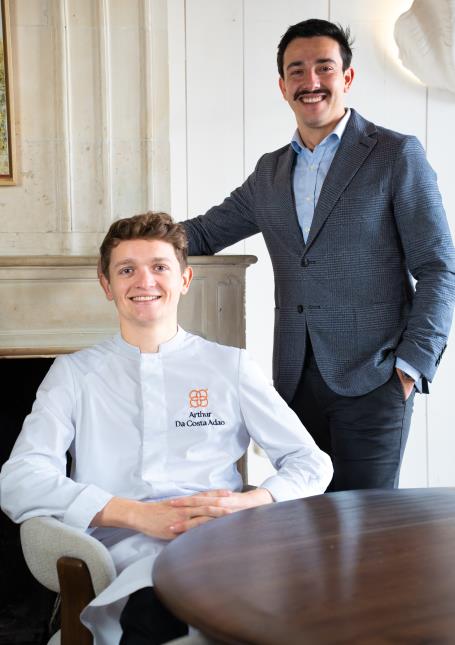 Arthur Da Costa Adao, assis, et Louis Grizeau, qui ont repris le restaurant L'Ecailler