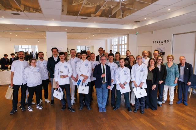 Les candidats catégorie professionnels avec les membres du jury du concours Olivier Roellinger.