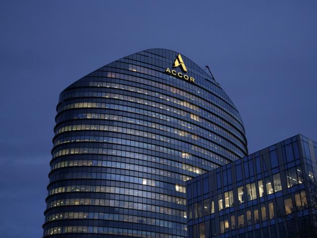 Accor "affiche une nouvelle fois en 2025 des performances en croissance solide et en ligne avec ses objectifs moyen terme", déclare Sébastien Bazin. 