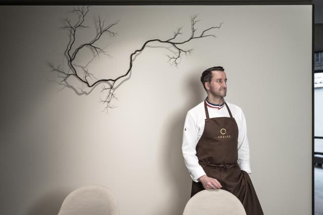 “Ma cuisine repose sur des bases classiques, tout en étant rythmée par la modernité, mais aussi sous l’influence du et de la Champagne”, explique Philippe Mille, chef doublement étoilé et MOF.