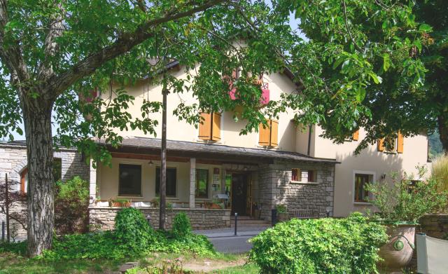 L'hôtel trois étoiles et le restaurant constituent un lieu d'étape incontournable entre Mont Lozère et Gorges du Tarn.