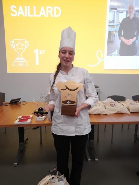 Lola Saillard, lycée Georges Baptiste de Canteleu, remporte le trophée.