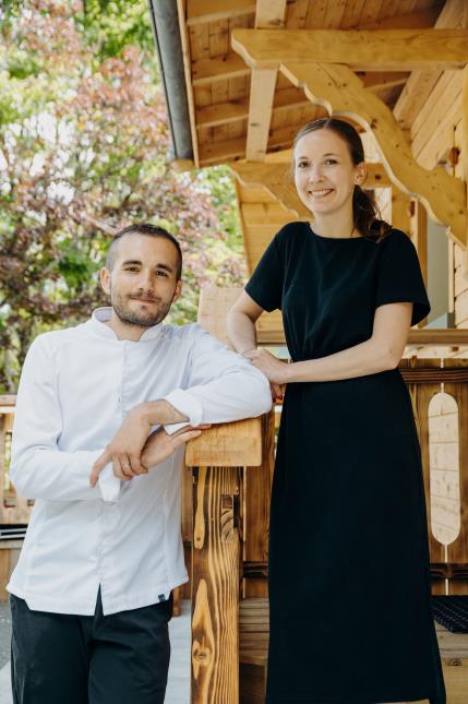 Thomas Flachaire a imposé une vision radicale : quatre tables, une cuisine d’auteur et un duo solide avec son épouse Estelle 