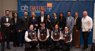 Les lauréats et le jury du 4e challenge Un œuil en salle.