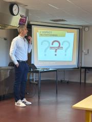 Olivier Héraud, chef pâtissier et chargé de développement en cuisine végétale au sein de l’association L214, a tenu conférence.