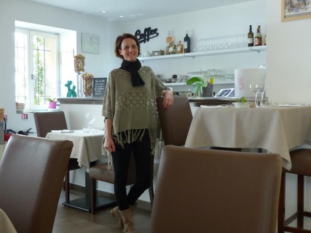 En salle, Véronique accueille un service chaleureux, comme à la maison.