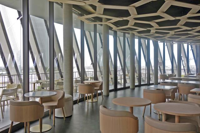 Depuis le 7 restaurant panoramique de la Cité, la vue est époustouflante sur le fleuve
