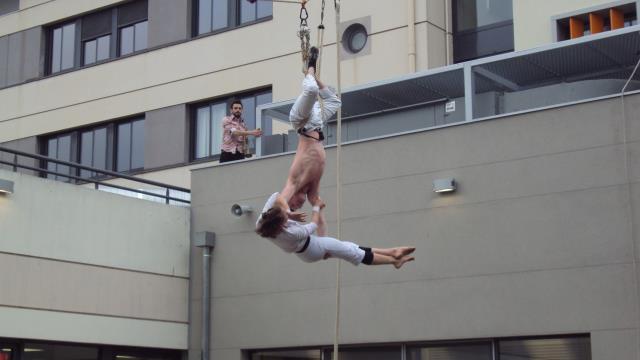 Une inauguration emprunte d'une grande poésie à travers un spectacle de funambules époustouflant