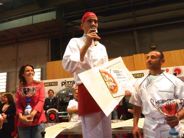 Nabil Berrahmane (au centre) vainqueur du championnat de France de la pizza, Elisa Falavigna, vice-championne et Ludovic Bicchierai à la 3e place