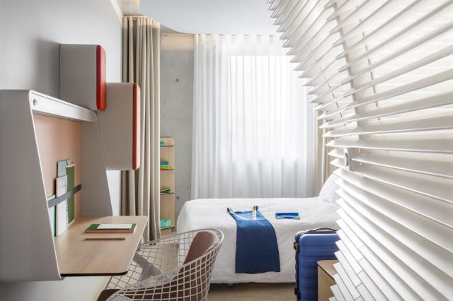 Une chambre de l'hôtel OKKO Cannes, designée par Patrick Norguet