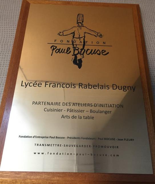 la plaque officialisant le partenariat avec l'institut Paul Bocuse
