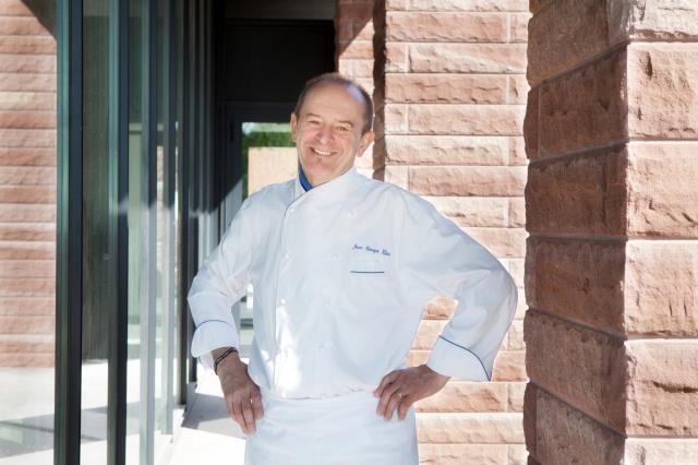 Le chef Jean-Georges Klein a quitté le triplement étoilé L'Arnsbourg à Baerenthal pour prendre les commandes des cuisines de la Villa René Lalique.