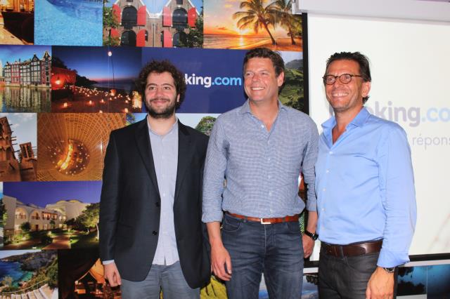 de g. à d., Arthur Waller, Product owner Booking Suite, Peter Verhoeven, directeur général EMEA et Carlo Olejniczak, directeur France, Espagne, Portugal