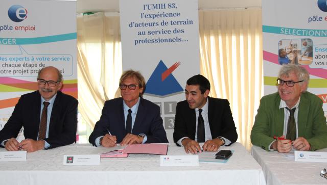 De g. à d. : Thierry Lemerle, Directeur Régional Pôle Emploi PACA, Jean-Pierre Ghiribelli, Président UMIH 83 et UMIH PACA, Sabry Hani, sous-préfet chargé de mission emploi et développement économique, Jean-Charles Blanc, Directeur territorial Pôle Emploi 