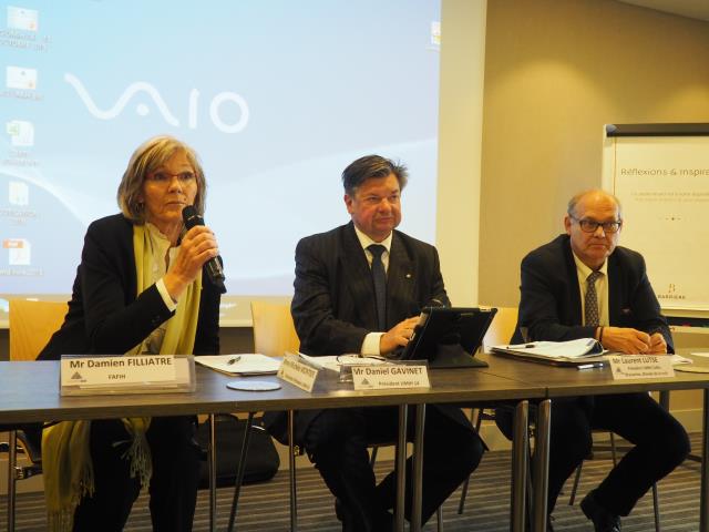 De g à d : l'hôtelière Michèle Montier, Daniel Gavinet et Laurent Lutse, à l'Hôtel du Golf Barrière, lors de l'assemblée générale de l'Umih 14.