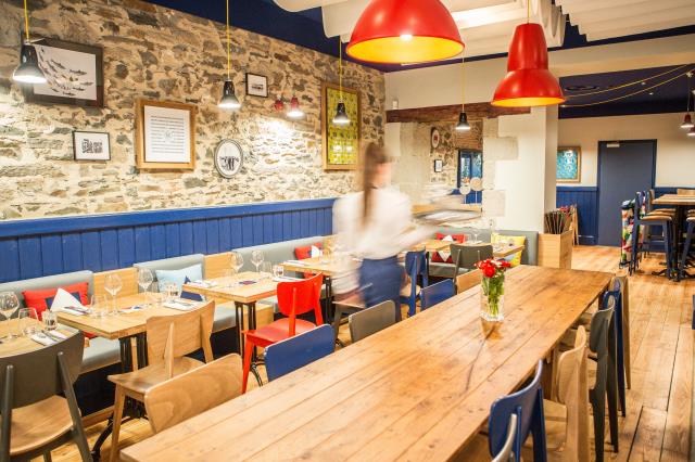 Une déco inspirée par la mer et la pêche dans ce restaurant situé à deux pas du Passage Pommeraye, à Nantes.