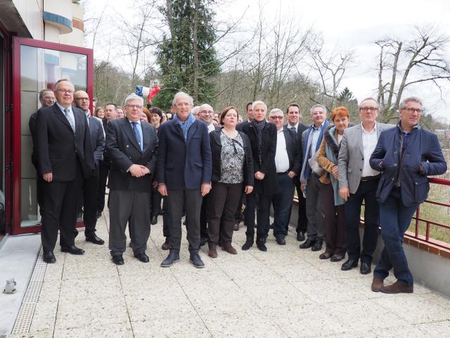 Les élus de l'Umih Orne, des adhérents et des représentants des syndicats départementaux de toute la Normandie se sont retrouvés à l'heure du déjeuner sur la terrasse de l'hôtel pour la traditionnel photo de famille.