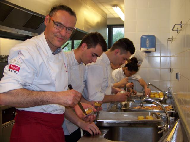22 étudiants en BTS option B ont suivi la formation de Pierre-François Bouchet, conseiller culinaire Rougié