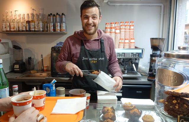 Jérémie Madarange au service, il se partage entre ses deux établissements aurillacois et supervise le lancement des franchises. « Les candidats sont pour tous l'instant tous extérieurs à la profession ».