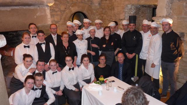 En bas à droite Olivier Le Magoarou chef d'établissement ; 2° en haut à droite Hervé Lorant, à ses côtés  3° en haut à droite Philippe Deron (professeur de Pâtisserie) ; au 2nd rang au centre Céline Massompierre (arts appliqués) ; au 2nd rang 3° en partan