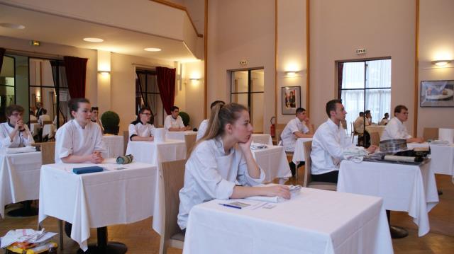 Les candidats cuisiniers en pleine épreuves