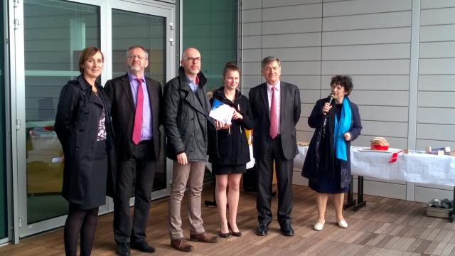 De g à d : Elodie Rémont, proviseur adjointe, Michel Ryckebusch, Yann Marolleau, une élève représentant le CVL, Claude Michellet et Véronique Diot.