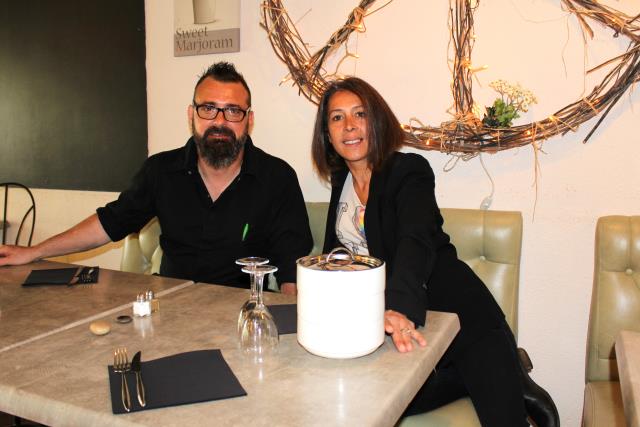 Gérald et Charline de Ronne, gérants des Verriers à Biot, avec la Working Box
