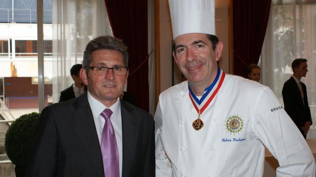 Michel Lugnier, inspecteur général de l'éducation nationale, groupe économie gestion, en charge de la filière hôtellerie-restauration, Président du concours, en compagnie de Fabrice Prochasson, MOF et Président de l'Académie Culinaire de France, parrain d
