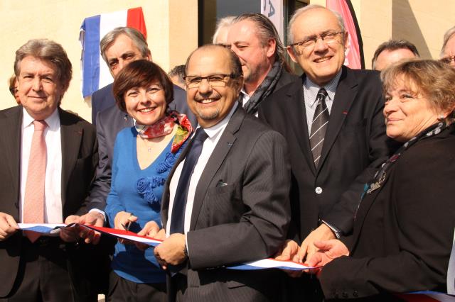 Ruban coupé pour  le village de l'apprentissage »  à Marguerittes, Bernard Fourcade, président de la Chambre de Commerce et d'Industrie de Région Languedoc-Roussillon, Carole Delga, présidente de la Région LRMP, Henry Douais, président de la Chambre de Co