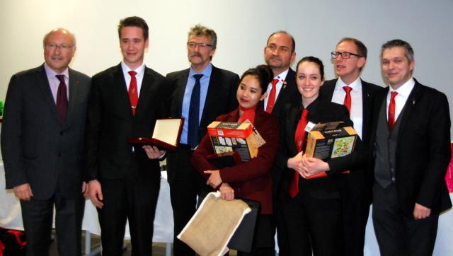 De g à d : Gilbert Bouchet, Sénateur-Maire de Tain l'Ermitage. Julien Raussin, Yves Chapelet, Anaïs Maioli, Henri Di Nola  résident APEB et enseignant au Lycée hôtelier de Marseille, Roxanne Remmery, Marc Georges, enseignant au lycée de Poligny et Laurent