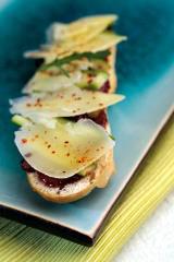 Tartine fraise chutney et beaufort.