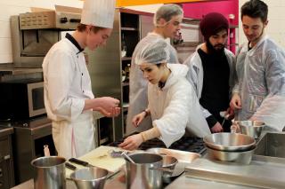 Au sein du « Labo », les élèves du lycée Guillaume Tirel et les étudiants en design de...