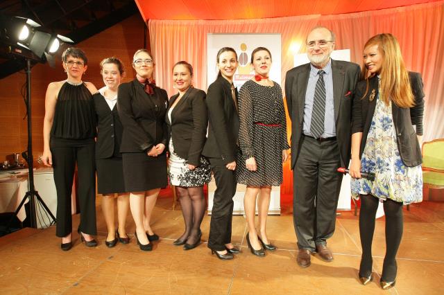 De g à : Sandrine Berdilo, professeur au lycée Jean Monnet Limoges), son élève Maeva Vergnaud, Alexia El Jamal et son professeur, Cynthia Perrod, Lycée Jean Drouant (Paris), Clémence de Bruyn et son professeur, Claude Robin, Lycée Guillaume Tirel, Jean-Pi