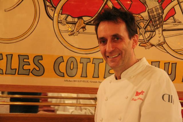 Le chef Philippe Bertineau s'attache à faire découvrir la cuisine traditionnelle Française aux clients du 'Benoît'.