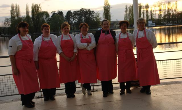 Les Restauratrices d'Auvergne : Géraldine Laubrières, Anabelle Pillière, Marlène Chaussemy, Patricia Constantin, Chrystelle Blanc, Chantal Fontbonne et Simone Gascuel.