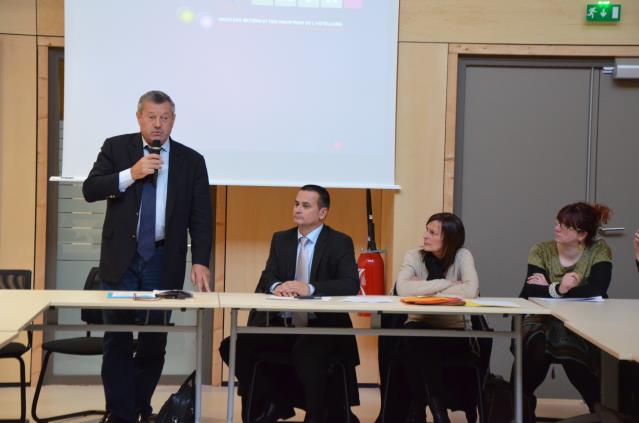 De g à d : Roland Héguy, Thierry Gally, Catherine Charonnat, présidente des restaurateurs et Marilyn Mathe, vice-présidente des hôteliers.