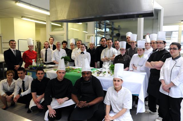 L'ensemble des participants avec les chefs et les formateurs, ainsi que les CQP et leurs formateurs