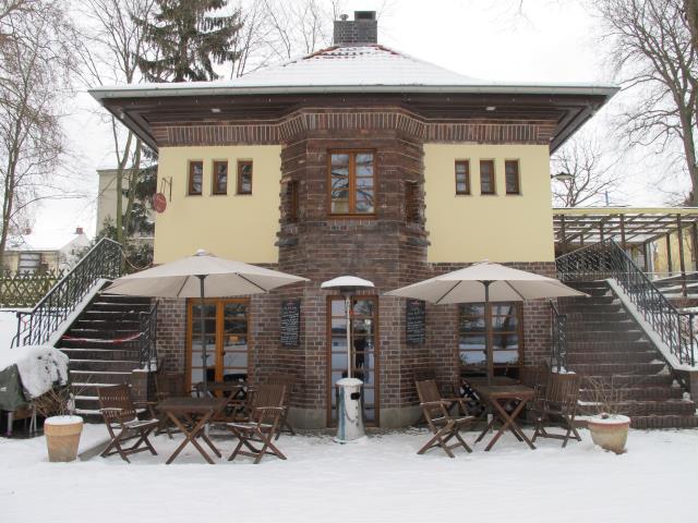 Difficile de deviner, derrière son allure de chalet, la vocation originale du bâtiment qui héberge Domaines.